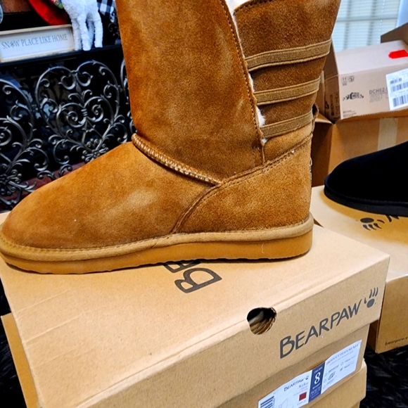 NEW IN THE  BOX BEAR PAW BOOTS 2 PAIR AVAILABLE s8/s11 - Picture 1 of 3